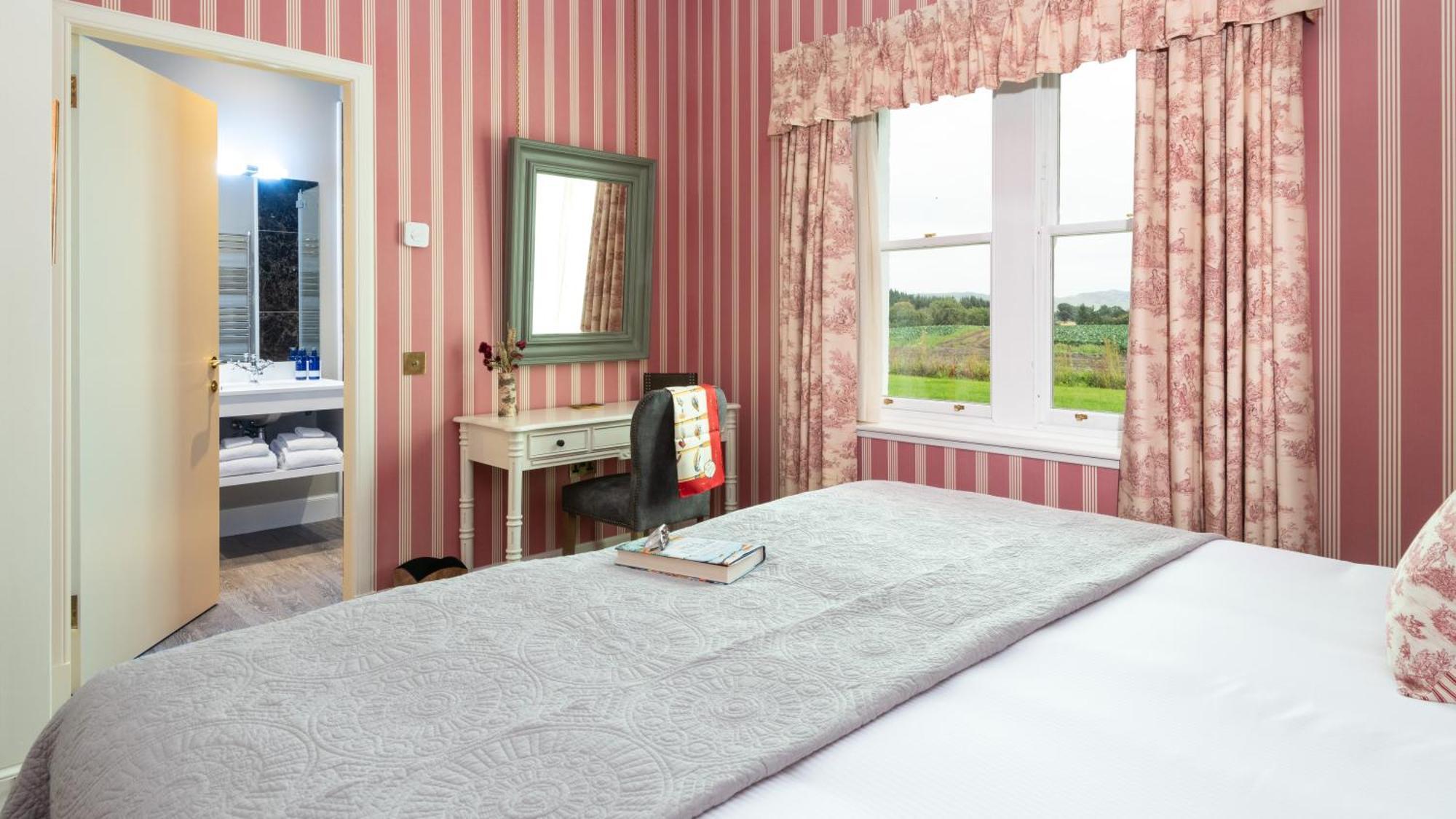 Meikleour Arms Hotel & Restaurant Екстериор снимка