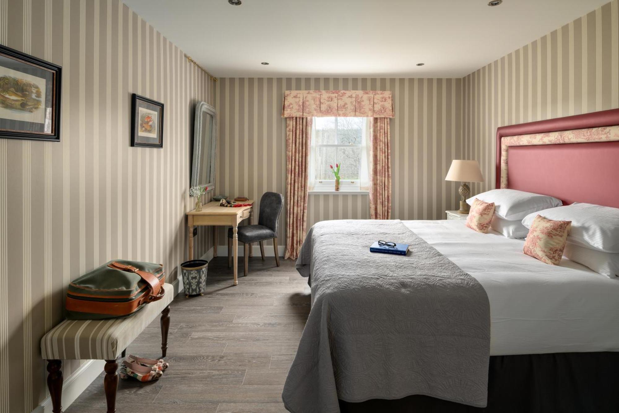 Meikleour Arms Hotel & Restaurant Екстериор снимка